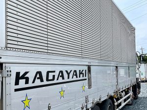 輝通商の大型トラック