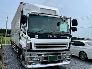 輝通商の大型トラック